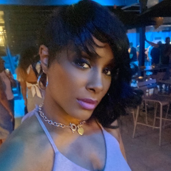 Meet your Posher, Patricia - Picture 1 of 4